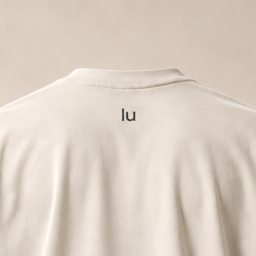 T-shirt sui birnenweggen — Lucerne, écru — gros plan inscription dos (recadrage)