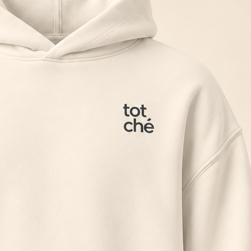 Hoodie totché — Jura — bone — gros plan inscription devant (recadrage)