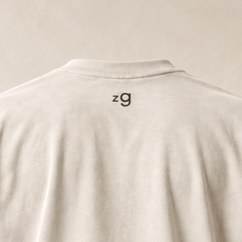 T-shirt sui ZG, écru — gros plan inscription dos (recadrage)