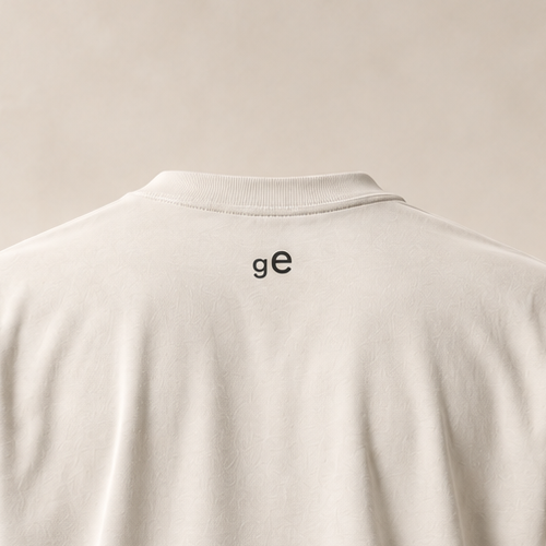 T-shirt sui longeole — Genève, écru — gros plan inscription dos (recadrage)