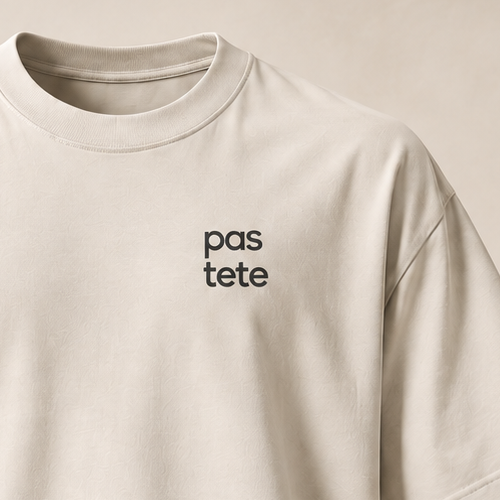 T-shirt sui UR, écru — gros plan inscription devant (recadrage)