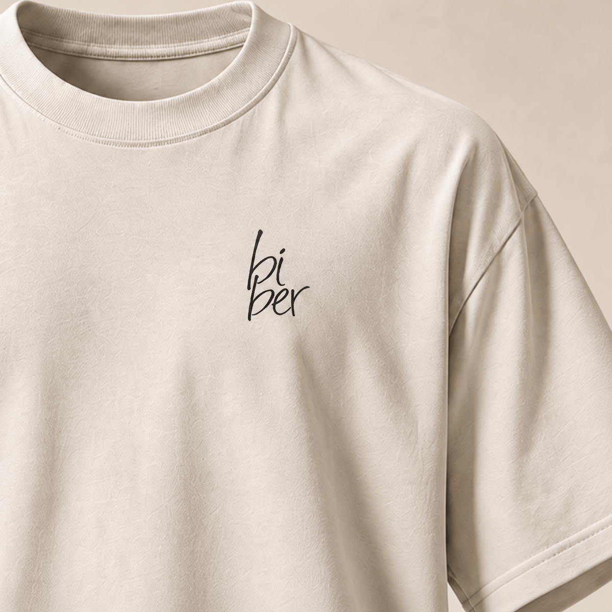 T-shirt sui biber — Appenzell Rhodes-Extérieures, écru — gros plan inscription devant (recadrage) — manuscrit