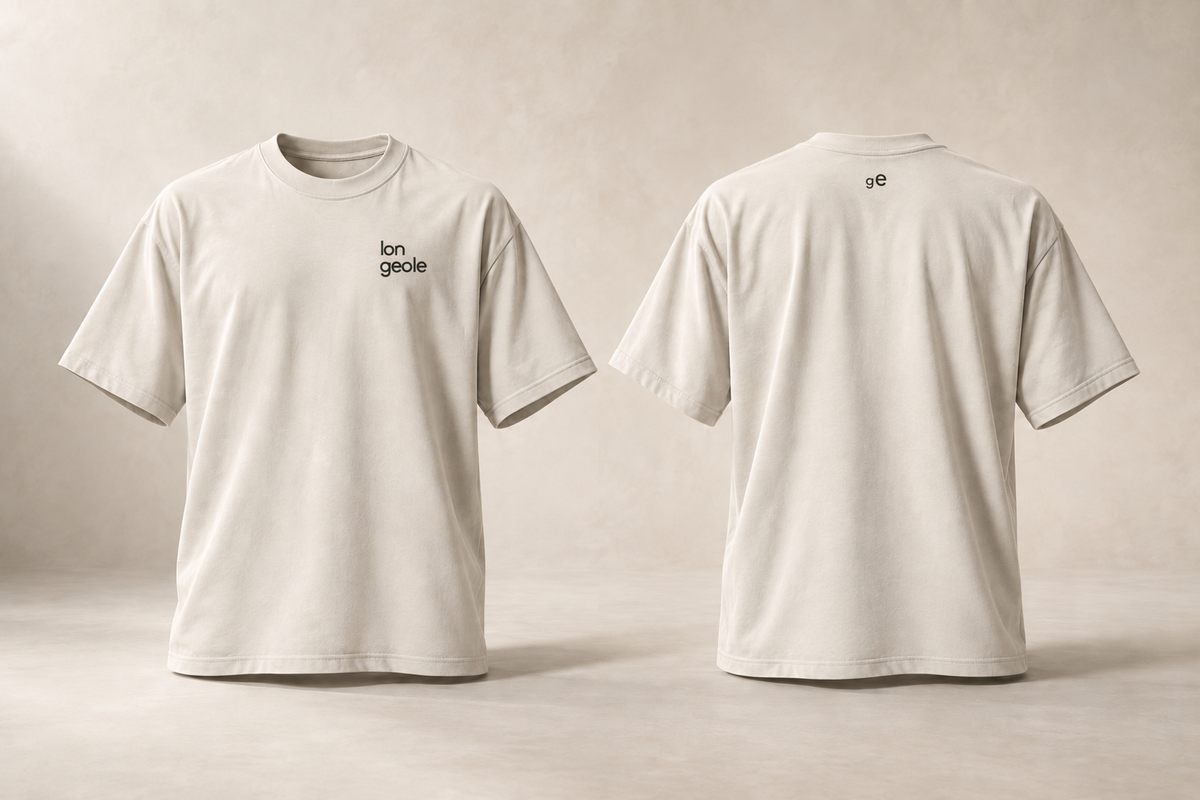 sui — longeole · GE · maquette du t-shirt écru en volume, devant et dos