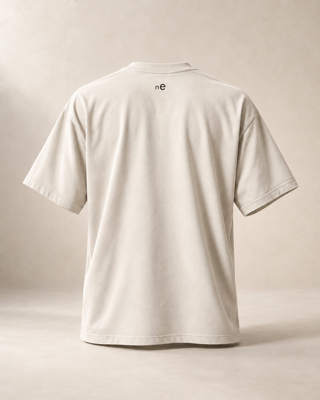 T-shirt sui taillaule — Neuchâtel, écru — vue dos, mockup réaliste