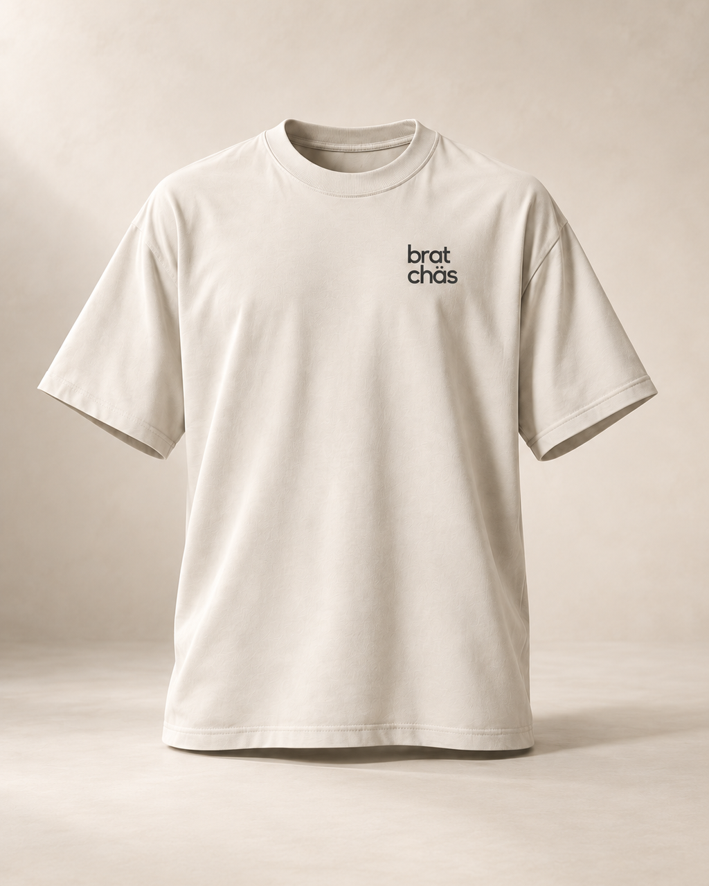 T-shirt sui OW, écru — vue face, mockup réaliste