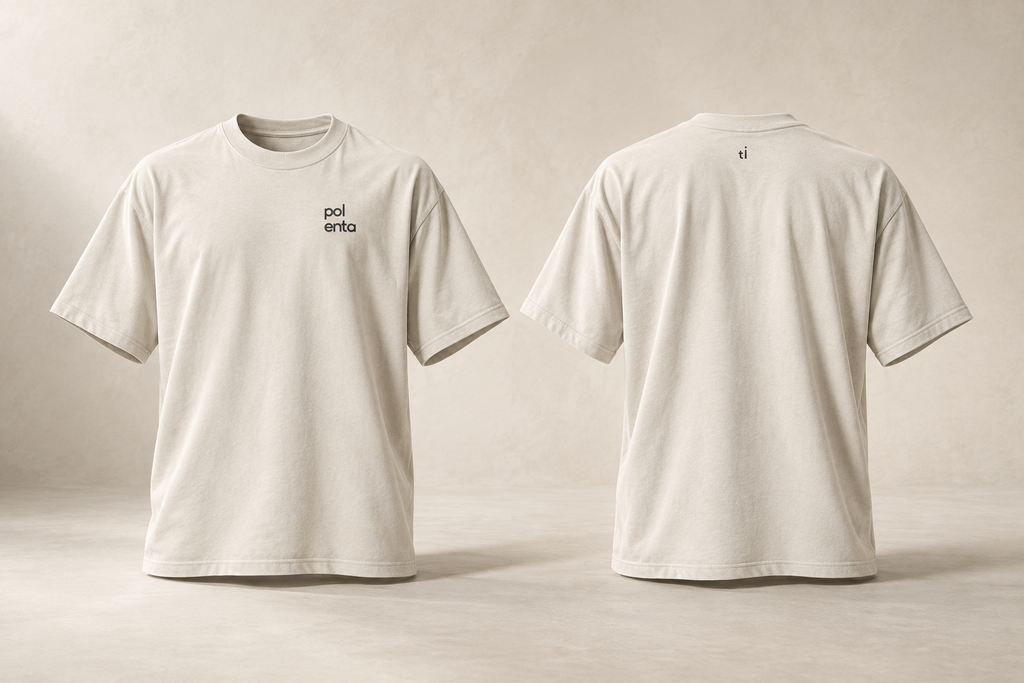 sui — polenta · TI · maquette du t-shirt écru en volume, devant et dos
