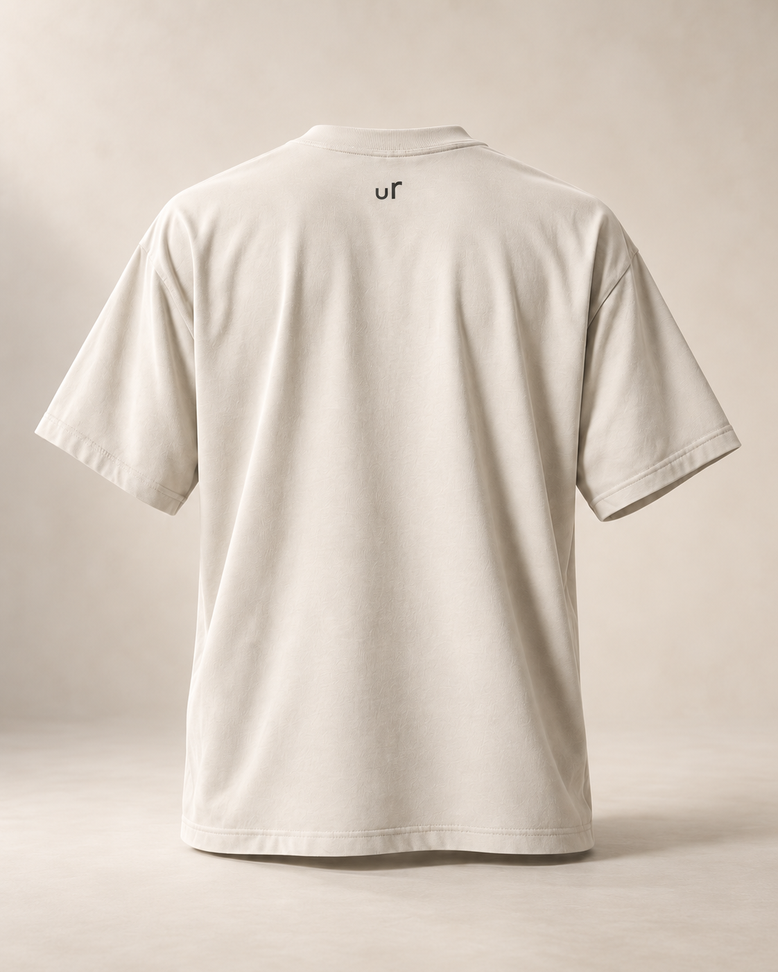T-shirt sui UR, écru — vue dos, mockup réaliste