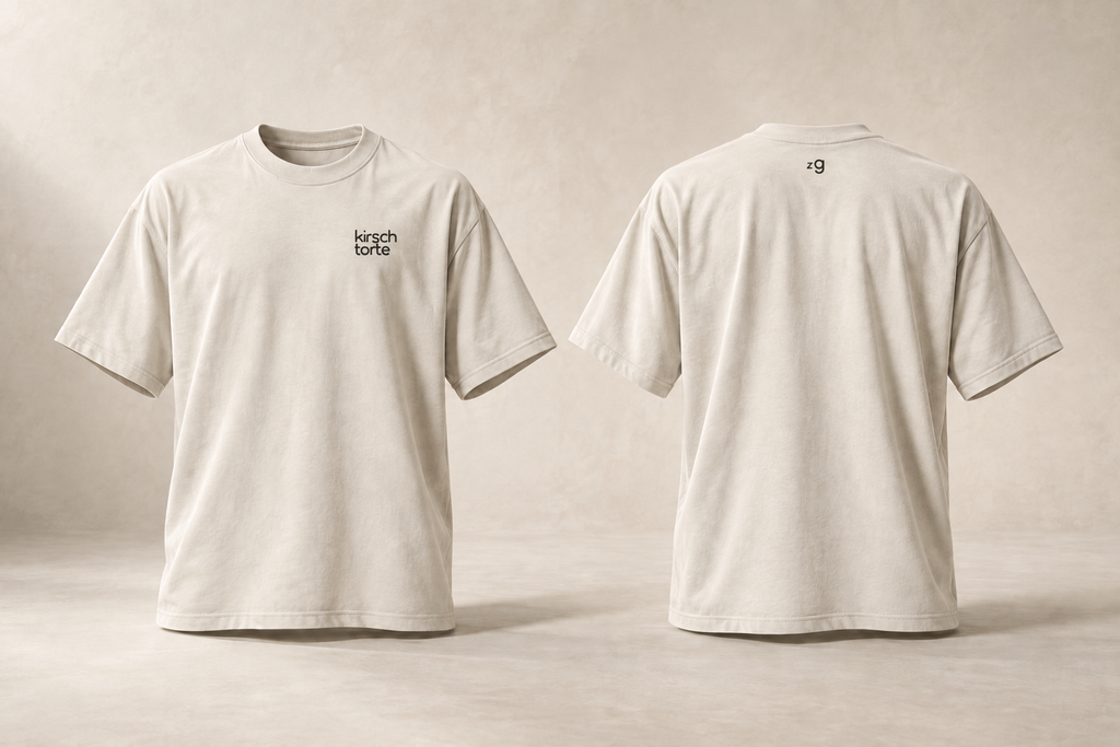 kirschtorte — Zoug — maquette en volume, t-shirt écru devant et dos
