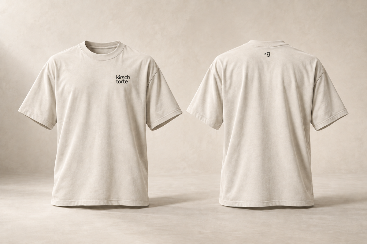 kirschtorte — Zoug — maquette en volume, t-shirt écru devant et dos
